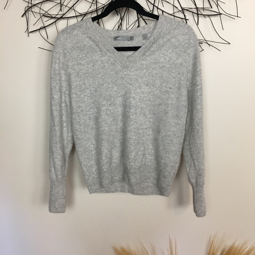 Linen and cashmere small sweater. VINCE. Gray